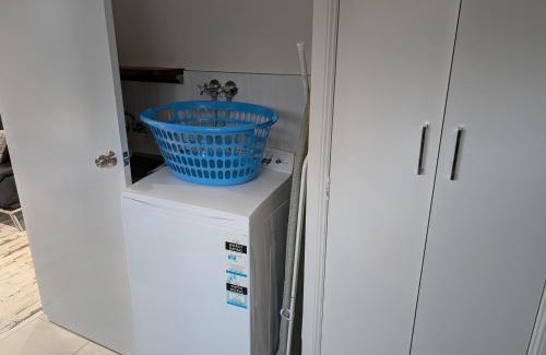 Tenterfield Casa | Behind the hedge