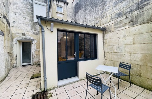 Saint-Jean-d'Angely Apartamento | Bel Appartement Avec Cour Privée