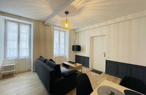 Saint-Jean-d'Angely Apartamento | Bel Appartement Avec Cour Privée