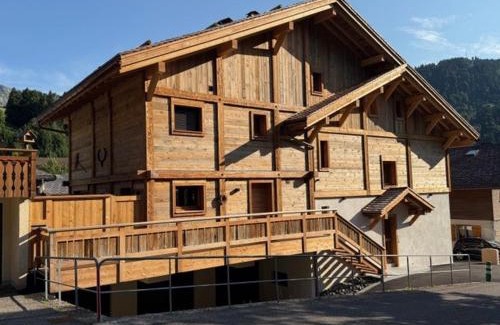 La Clusaz Apartamento | Bel appartement montagnard 3 chambres pour 6 avec parking au centre de La Clusaz - FR-1-459-245
