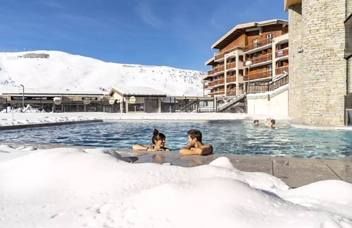 Mont-de-Lans Apartamento | Belambra Clubs Les 2 Alpes Les Crestes - All inclusive - Premium Room 2 Adults and 2 Children Room Night View
