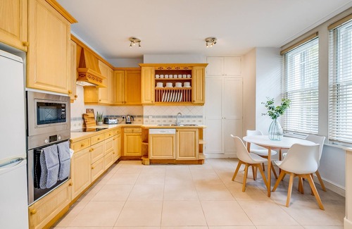 Churchill Casa | Belgravia - Charming & Spacious 4 Bed Home for 9