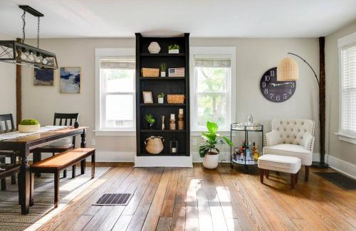 Chagrin Falls Casa | Bell Street by the Falls