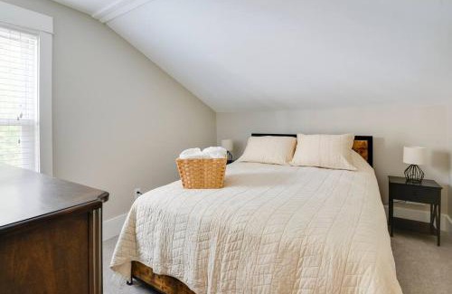 Chagrin Falls Casa | Bell Street by the Falls