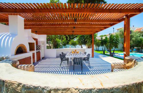 Ixia Villa | Bella Foresta Villa II