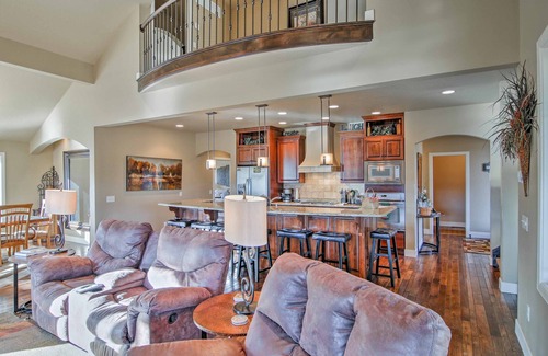 Sturgis Casa | ¡Amplia casa de Black Hills Forest con terraza y parrilla!