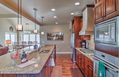 Sturgis Casa | ¡Amplia casa de Black Hills Forest con terraza y parrilla!