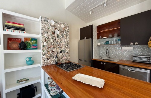 Gregory Town Cabaña | Bella Mango: A Serene Cottage in C. Eleuthera’s Gregory Town, Oleander Gardens.