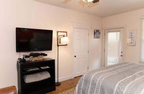 Eureka Springs Historic District Apartamento | Bella Paradiso 5 King Bed Studio Walk to Downtown