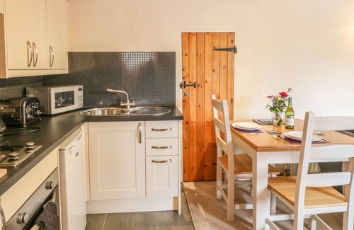Beaworthy Cabaña | Bella's Cottage @ Kingslakes, HIGHAMPTON