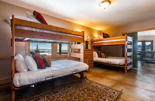 Silver Summit Casa | Bella Vista Estate Sleeps 21