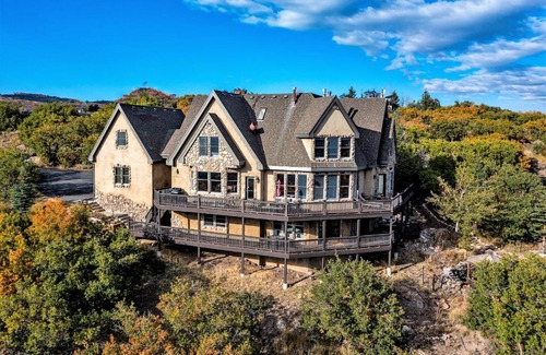 Silver Summit Casa | Bella Vista Estate Sleeps 21