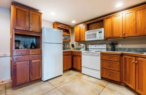 Silver Summit Casa | Bella Vista Sleeps 21 · Hot Tub · Mountain Views