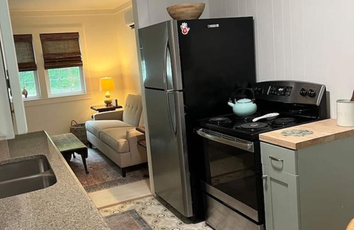 Eagle Rock Cabaña | Belle Cottage a sweet lake side stay has walk down to water & screened porch