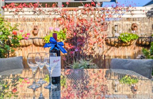 Glenelg Apartamento | Belle Escapes - Hidden Haven in Glenelg