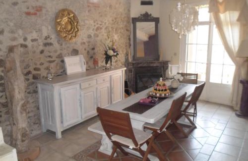 Millas Casa | BELLE MAISON DE CARACTERE Dans VILLAGE et sa PISCINE Privée 7 PERS- 3 Chambres - 12 Rue Emile Zola