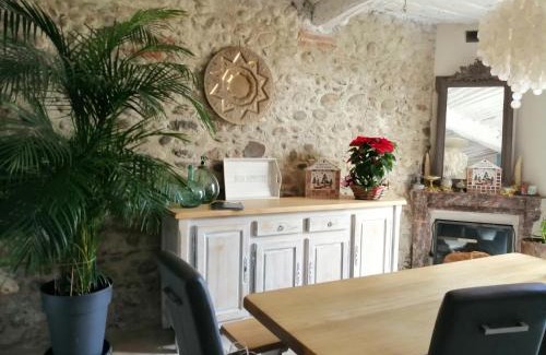Millas Casa | BELLE MAISON DE CARACTERE Dans VILLAGE et sa PISCINE Privée 7 PERS- 3 Chambres - 12 Rue Emile Zola