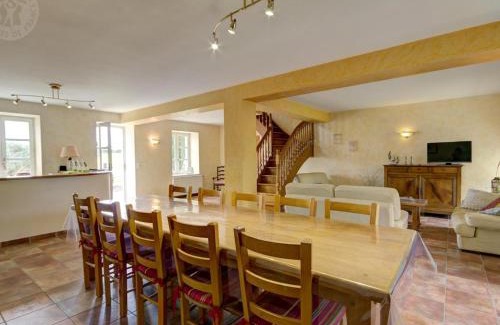 Chalain-le-Comtal Casa | Belle maison de campagne avec piscine, 4 chambres, jardin et terrasse près de Montbrison - FR-1-496-48