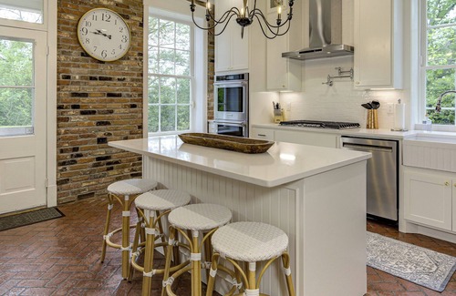 Vicksburg Casa | Belle Terre Mansion - Remodeled Pre-Civil War- Contemporary. Southern. History.