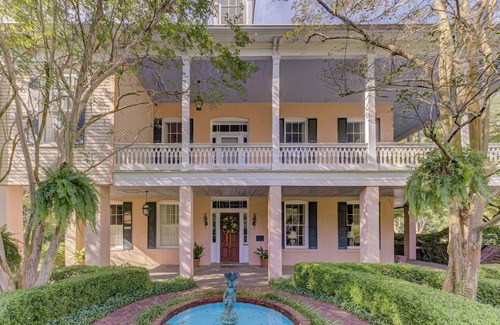 Vicksburg Casa | Belle Terre Mansion - Remodeled Pre-Civil War- Contemporary. Southern. History.