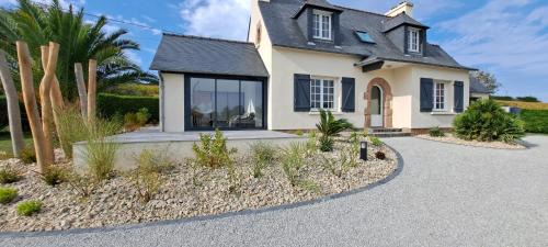 Locquirec Casa | Belle villa à 150m de la plage.