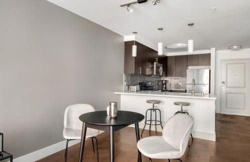 West Bellevue Apartamento | Bellevue 1br w wd gym lounge nr Downtown Park SEA-528