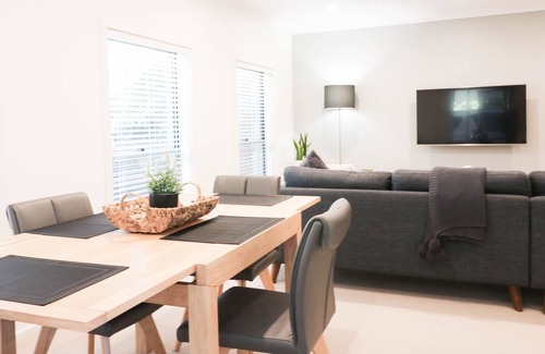 Wolumla Casa | Bellevue Haven - 1 bedroom, pet friendly apartment away from it all. 2+ nights