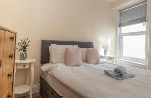 Hele Casa | Belmont Villa - 4 Bed - Hot Tub Additional Cost - Sleeps 10-TJS22BV