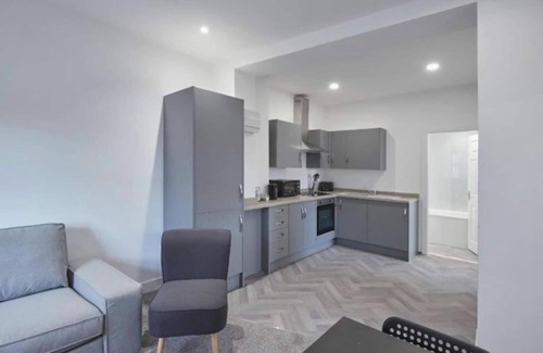 Crewe Apartamento | Belvilla Crewe City Centre Hotel | Family room 4