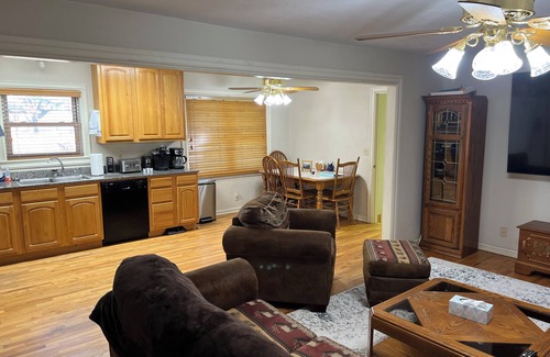 Osage County Casa | Ben Ranch House overlooking river - Full 3 Bedroom house. Minutes from Fairfax.