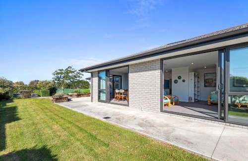 Waipu Casa | Bennett's Bach - Waipu Holiday Home