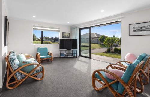 Waipu Casa | Bennett's Bach - Waipu Holiday Home