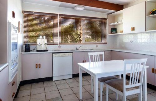 Hawks Nest Casa | Bennett's Beach Cottage