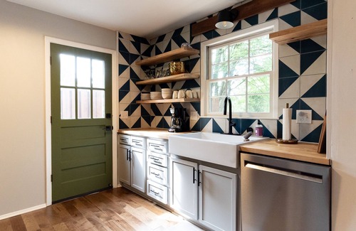 Bent Creek Casa | Bent Creek Bungalow - Hot Tub, Ping Pong, Foosball, Firepit, and more!