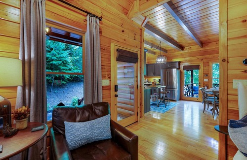 Foxfire Estates Cabina | Bentley's Retreat On Overlook