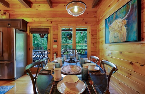 Foxfire Estates Cabina | Bentley's Retreat On Overlook