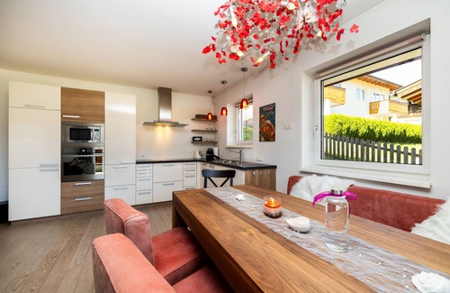 Flachau Apartamento | "Berghaus" ski in /ski out - vacation apartment over 2 floors - living space 115 m²