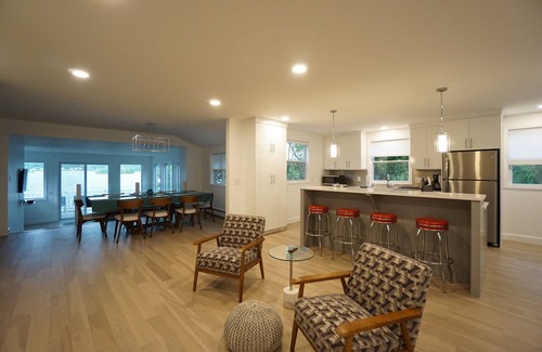 Pittsfield Casa | Berkshire Pontoosuc Lake Beauty Demasiado nueva construcción en el lago