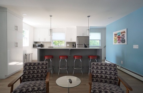 Pittsfield Casa | Berkshire Pontoosuc Lake Beauty Demasiado nueva construcción en el lago