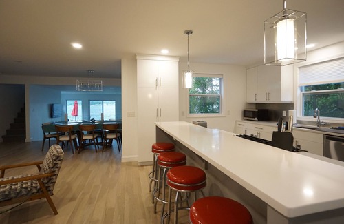 Pittsfield Casa | Berkshire Pontoosuc Lake Beauty Demasiado nueva construcción en el lago