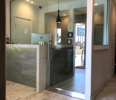 North Park Hotel | Berkshire Motor Hotel