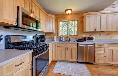 Great Barrington Casa | Berkshire Vacation Rentals: Great Barrington Cabin Sleeps 14 Walk To Town