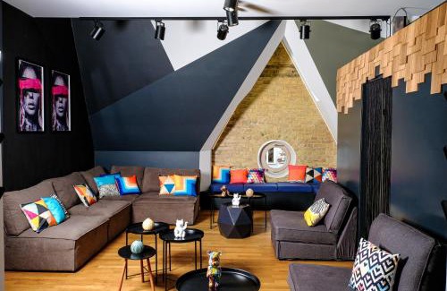 Friedrichshain Apartamento | Berlin Roof&Chill Loft I OverTheTop 2-level I 170m2 I 2 Bäder I Bachelor I Familien I Gruppen I Events