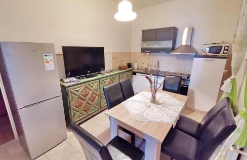 Brna Apartamento | Bertie's Lodge - Four Bedroom Apartment A4