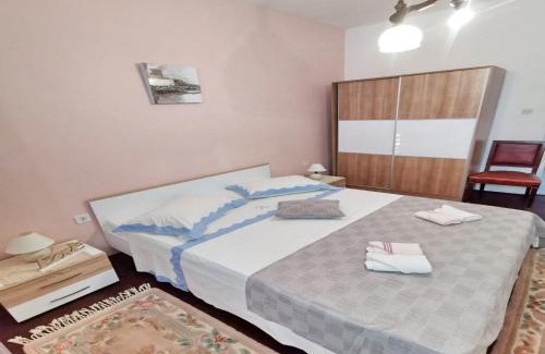 Brna Apartamento | Bertie's Lodge - Four Bedroom Apartment A4