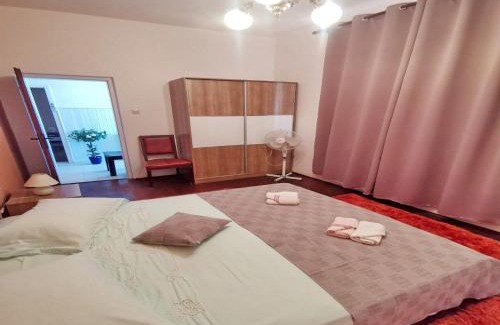 Brna Apartamento | Bertie's Lodge - Four Bedroom Apartment A4