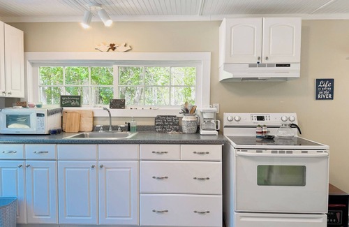 Cheboygan Cabina | Beside Still Waters - Cheboygan River Respite