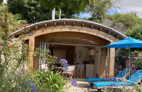 Manorbier Apartamento | Bespoke Wood Eco Cabin in Manorbier on the Pembrokeshire Coast.