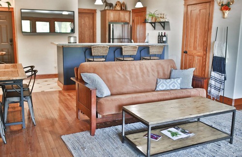 Pagosa Springs Condominio | Best downtown studio, Fireplace