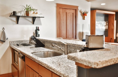 Pagosa Springs Condominio | Best downtown studio, Fireplace